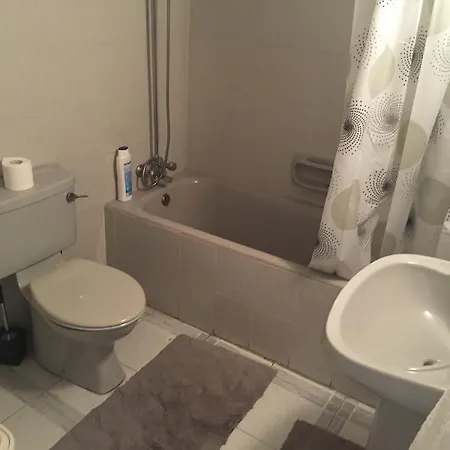 Cozy Holiday Flat In Near Foinikoudes لارنكا