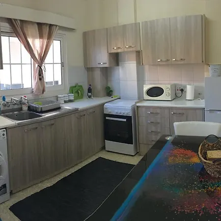 Cozy Holiday Flat In Near Foinikoudes * لارنكا